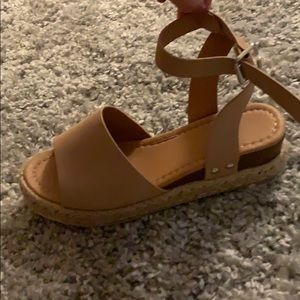 Around the ankle sandals